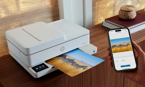 Draadloze HP all in one kleurenprinter met een gebruiksvriendelijke printapp voor eenvoudig scannen en kopiëren.