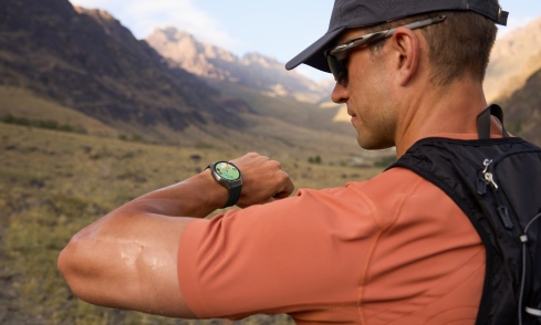 Dein Allwetter-Aktivitätsbegleiter mit smarter Verfolgung und bis zu 21 Tagen Akkulaufzeit.