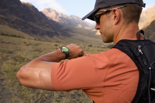 Dein Allwetter-Aktivitätsbegleiter mit smarter Verfolgung und bis zu 21 Tagen Akkulaufzeit.