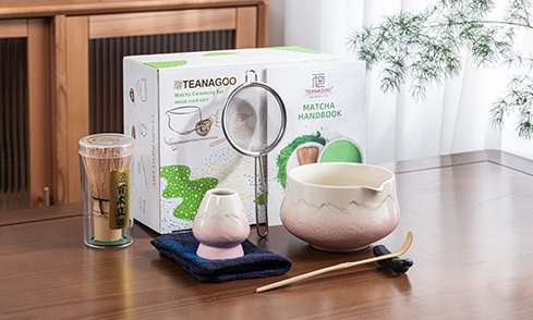 Delicate pink accents and a handy handbook make this the perfect gentle intro to matcha ritual.