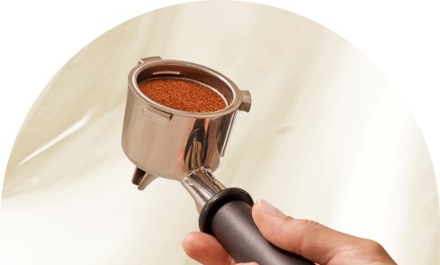 Enjoy the true barista experience at home. Grind, tamp and brew to craft rich espresso and silky milk foam.