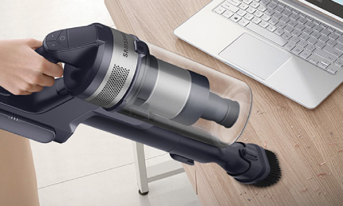 Mit dem Kombi-Zubehör können nicht nur Polster gut gereinigt werden, sondern auch glatte Oberflächen. 