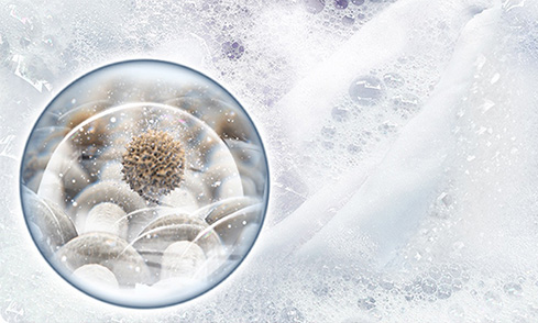 Mit nur einem Tastendruck entfernt die FleckenIntensiv-Funktion mühelos hartnäckige Flecken wie Wein, Make-up oder Gras.