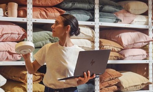 Creëer zonder grenzen dankzij AI-tools, krachtige Intel® Core™ Ultra en een batterij die jouw tempo bijhoudt.