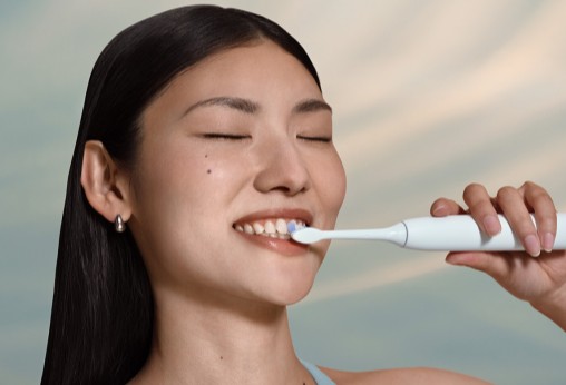 Explore the Sonicare range for up to 10x more plaque removal*