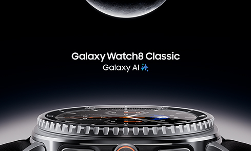 Galaxy Watch intemporelle à l'IA. Alliance d'acier, couronne rotative et bouton d'action.
