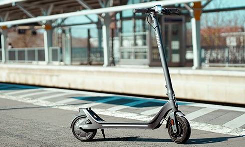 Voor de snelle reis naar je doel is een Prophete E-Scooter perfect. Pak het dagelijks leven moeiteloos aan en geniet van een comfortabele rit.