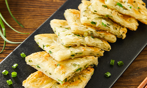 Layer upon layer, crispy on the outside and tender on the inside, Si Nian's hand-grabbed pancakes, ready in just 3 minutes for a warm breakfast