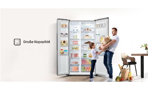 Der Kühl- und Gefrierschrank hat eine so große Speicherkapazität, um jede Art an Lebensmitteln aufzubewahren.