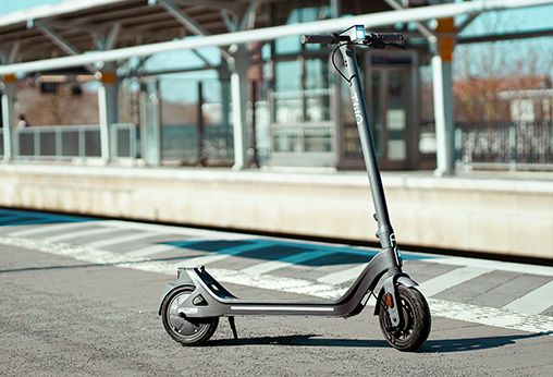 Voor de snelle reis naar je doel is een Prophete E-Scooter perfect. Pak het dagelijks leven moeiteloos aan en geniet van een comfortabele rit.