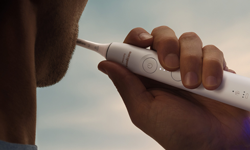 Achieve up to 10x more plaque removal than a manual toothbrush
