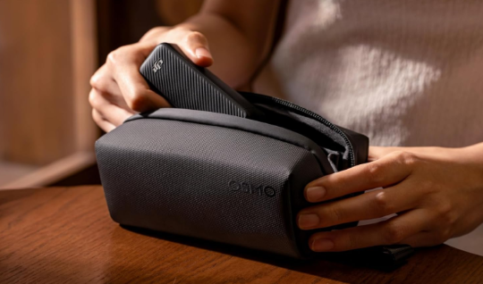 Les accessoires DJI forment un écosystème complet conçu pour élargir les possibilités créatives et optimiser les performances des appareils.