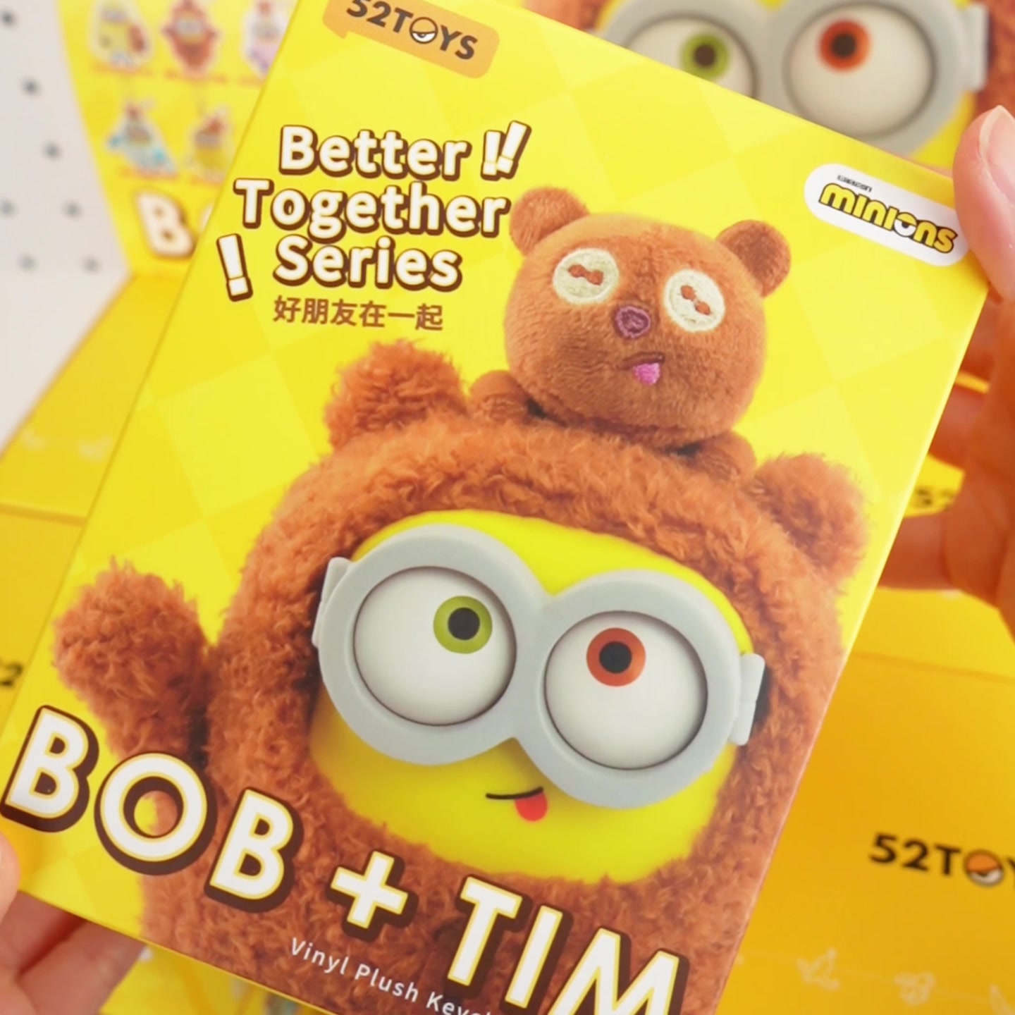 52TOYS Bob-Tim Série Minions - Amis ensemble - Pendentif en peluche en caoutchouc - Boîte mystère - Jouet tendance - Modèle aléatoire vendu à l'unité image 0