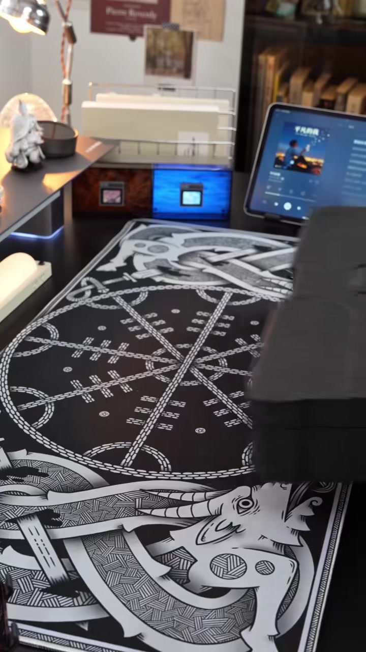 【Levage Motorisé Innovant】Siukie CTRL100 Clavier mécanique en aluminium CNC, touches HMX Cream Taro HIFI, écran IPS personnalisable, Gasket Mount, sans-fil Tri-Mode, layout 96 %, US QWERTY - Bleu Klein image 0