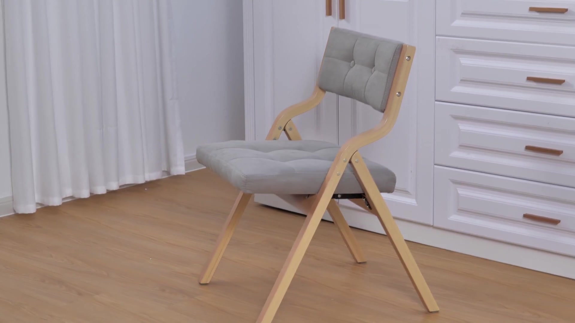Gepolsterte Klappstühle, 2er-Set, Holz, Tragbare Sitzgelegenheiten zum Selbstaufbau, Geeignet für Gäste, Küchen, Büros, Hochzeiten, Partys (2 Stück, Grau) | Esszimmerstühle & Bänke