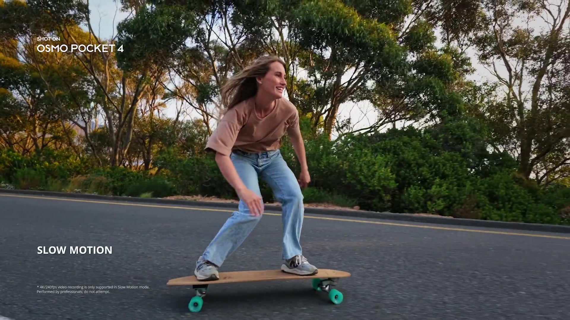 DJI Osmo Pocket 4 Standard Combo, Pocket Gimbal Vlog-Kamera, 1-Zoll-CMOS & 4K/240 fps, 3-Achsen-Stabilisierung, 2x verlustfreier Zoom, 107 GB integrierter Speicher, 2-Zoll-Drehbarer Bildschirm, Videokamera für Fotografie image 0