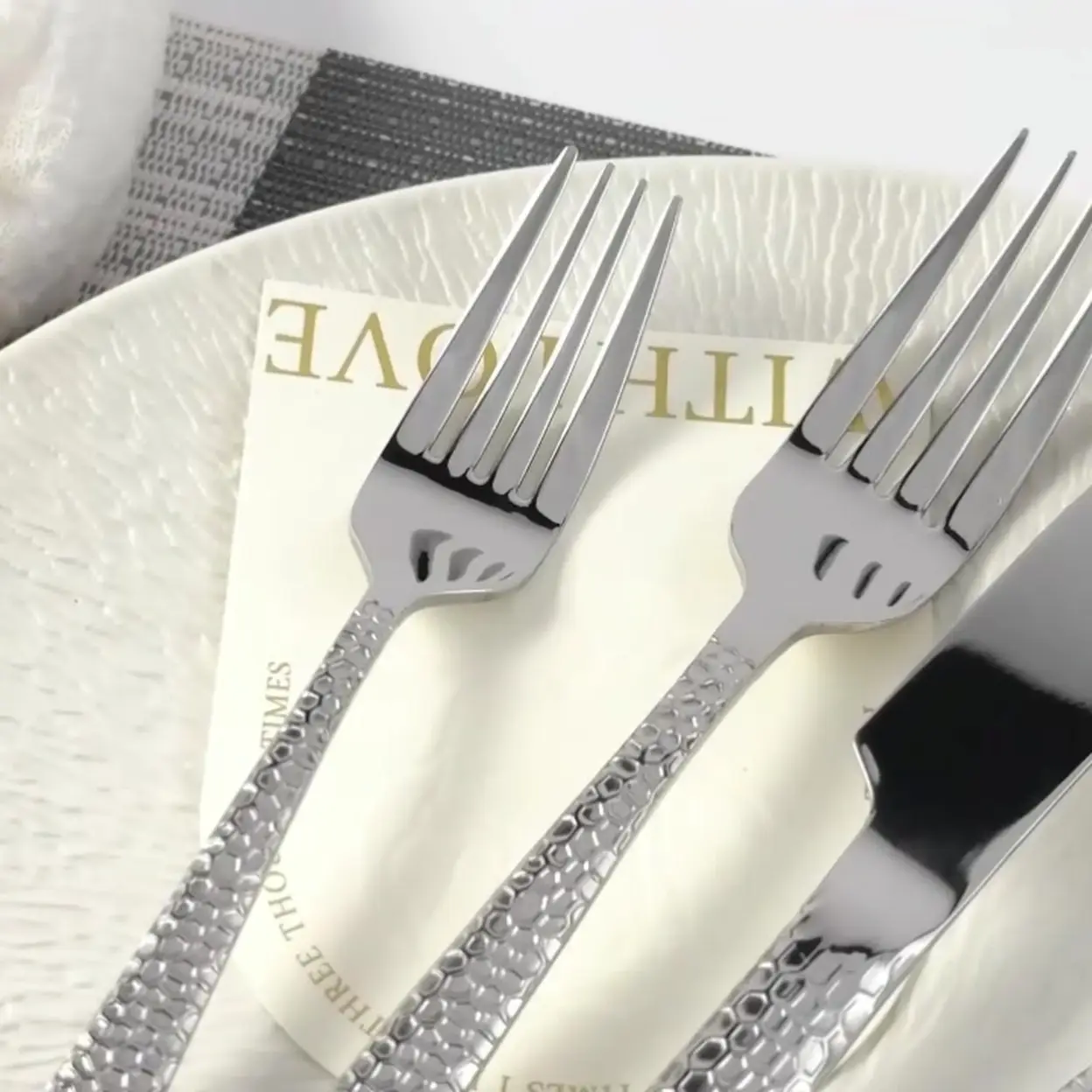 Fangyuan 16-teiliges Besteck-Set silberner Edelstahl mit Messer, Gabel, Löffel, hochwertiges Edelstahl-Besteck, spülmaschinenfestes Küchenset-Textur | Besteck