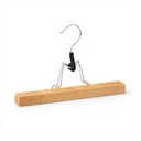 5five Lot de 3 cintres en bois à pinces image 1