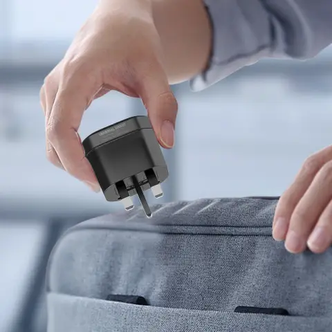 LDNIO Universal Travel Adapter – UK Plug, Compatible with US/EU/CN/AU, 100–250V 50/60Hz 10A 2500W