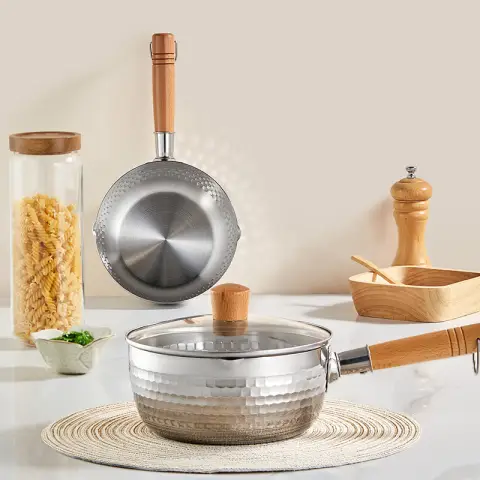 COOKER KING Kochtopf aus Edelstahl mit Antihaftbeschichtung und Glasdeckel, zwei seitliche Ausgießer für einfaches Ausgießen, 18 cm