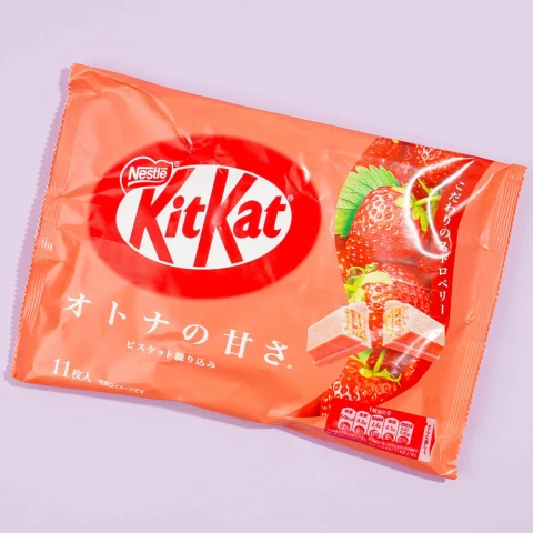 Nestle Kitkat Strawberry Flavour Cookies 124.3g/oack