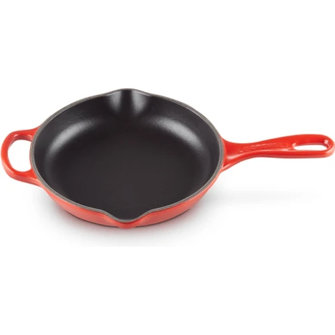 Le Creuset Balti Dish aus Gusseisen - 24cm - 2.7L - Geeignet für alle Herdarten - Kirschrot