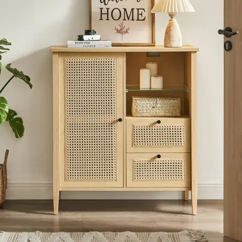 Lagerschrank mit verstellbaren Regalen