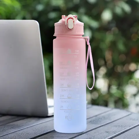 Space Cup, großes Fassungsvermögen, Strohhalm, Zeitmarkierung, BPA-frei, 750 ml